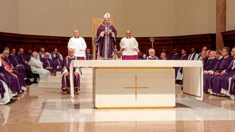 Messa carica di emozioni e ricordi nel saluto alla Diocesi del vescovo Douglas Regattieri