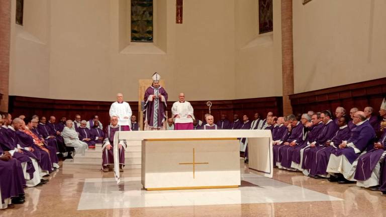 Messa carica di emozioni e ricordi nel saluto alla Diocesi del vescovo Douglas Regattieri