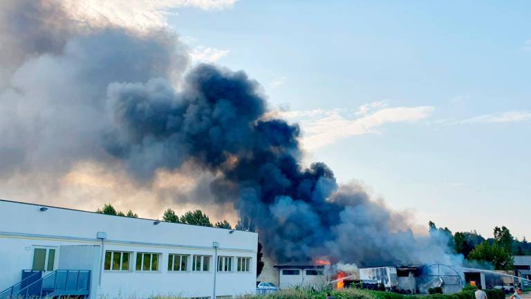 Rimini. Incendio alla Papa Giovanni: a fuoco il laboratorio di falegnameria