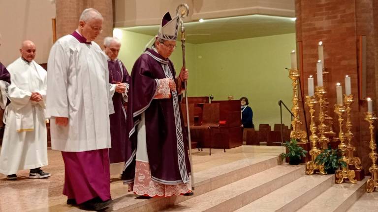 Messa carica di emozioni e ricordi nel saluto alla Diocesi del vescovo Douglas Regattieri