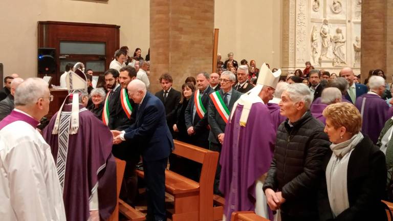 Messa carica di emozioni e ricordi nel saluto alla Diocesi del vescovo Douglas Regattieri