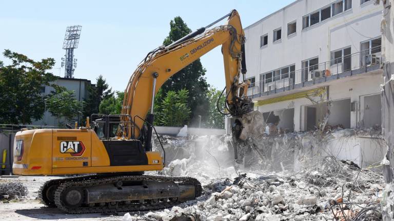 Rimini, via alla demolizione della questura costata 56 milioni e mai utilizzata GALLERY