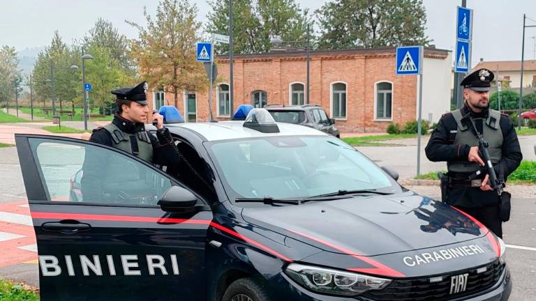 Forlimpopoli, prima gli chiede un passaggio, poi lo aggredisce e lo deruba: 35enne arrestato