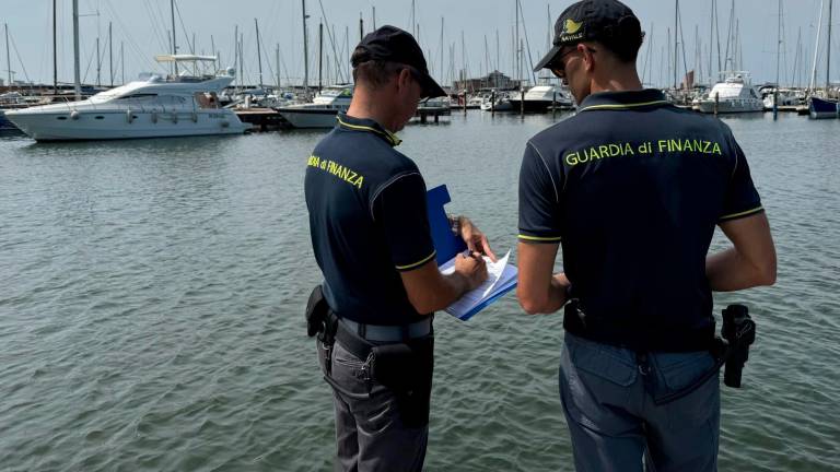 Rimini, “Boat and Breakfast” abusivo: multe per oltre 50mila euro al proprietario della barca affittata ai turisti