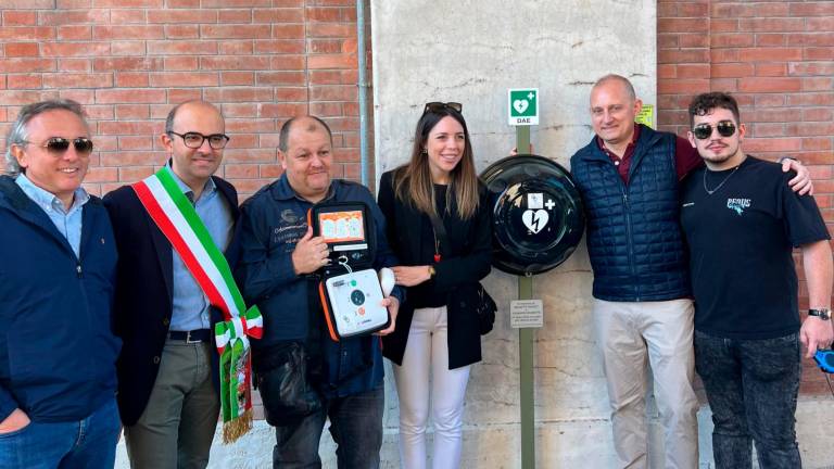 Forlì, “la mia famiglia amava il suo quartiere”: un defibrillatore per Foro Boario San Benedetto nel ricordo di Franco e Ombretta