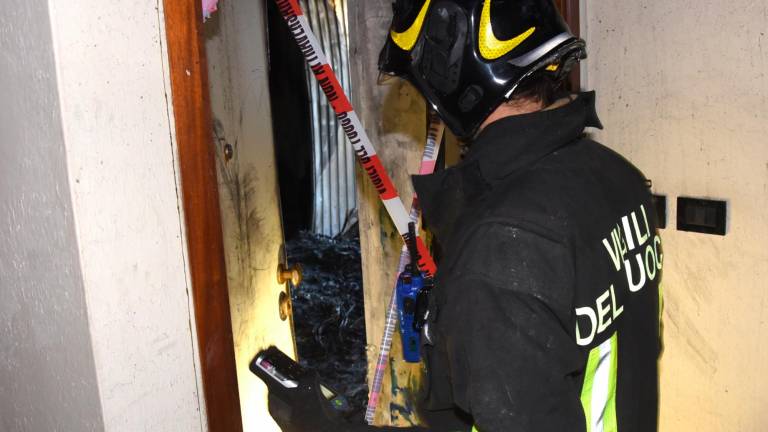 Rimini. Fiamme in una palazzina in via Dandolo, distrutto un appartamento. GALLERY