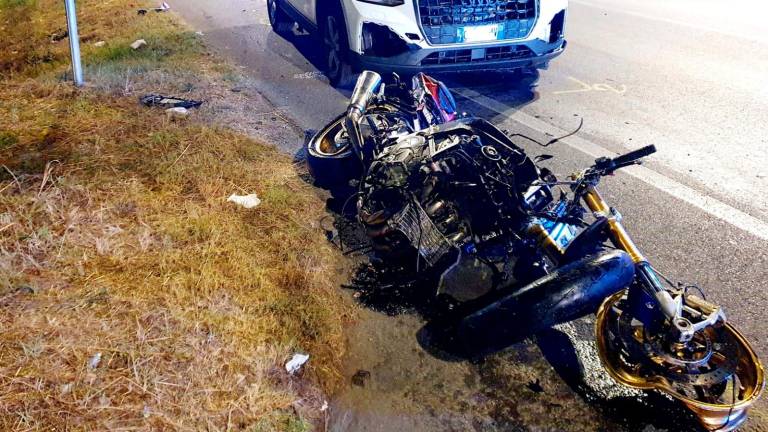 Misano, incidente: muore giovane motociclista, grave la 19enne in sella con lui VIDEO