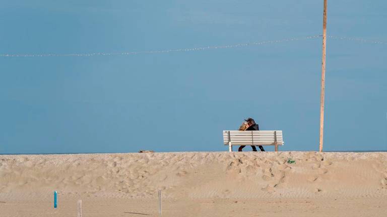 Rimini, per Natale 3 chilometri di luci per una passeggiata sospesa sulle dune