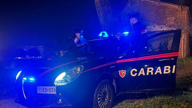 Adescati nelle chat di incontri e brutalmente rapinati a Cesenatico e Longiano: arrestati 3 giovani riminesi