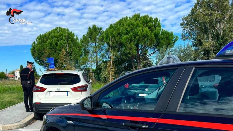 San Mauro Pascoli, ha un malore mentre guida, soccorso di carabinieri