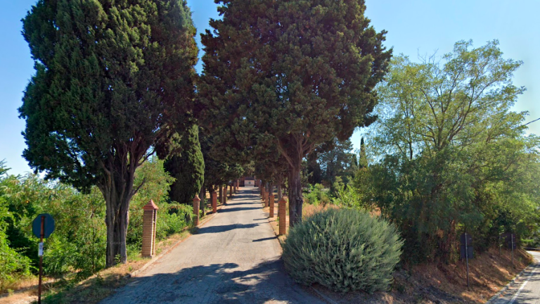 La salite che porta al cimitero di Saludecio