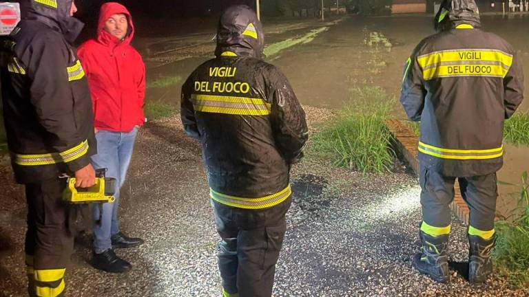 Vigili del fuoco e sindaco di Imola in nottata nella frazione di Giardino