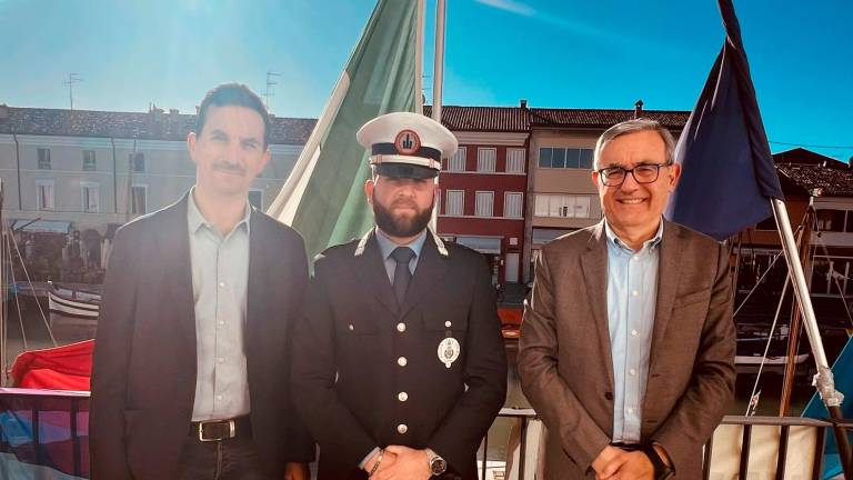 Il comandante Alessio Rizzo tra il sindaco Matteo Gozzoli e l’assessore Mauro Gasperini