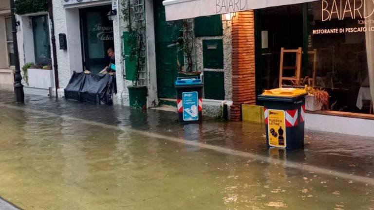 Maltempo a Cesenatico, caduti 100 millimetri di pioggia in poche ore, chiuso un tratto di viale Carducci - Gallery