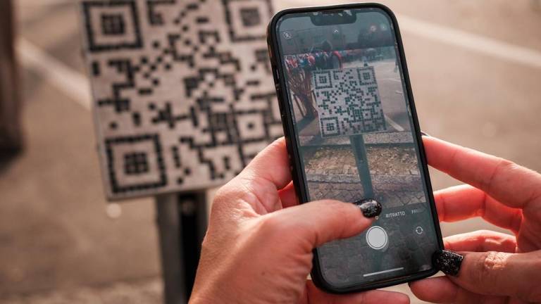 Alfonsine, Qr code in mosaico dislocati in strade e piazze raccontano la storia della città