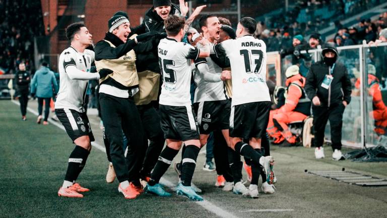 L’esultanza bianconera per il gol vittoria di Daniele Donnarumma in casa della Sampdoria (foto Cesena Fc)