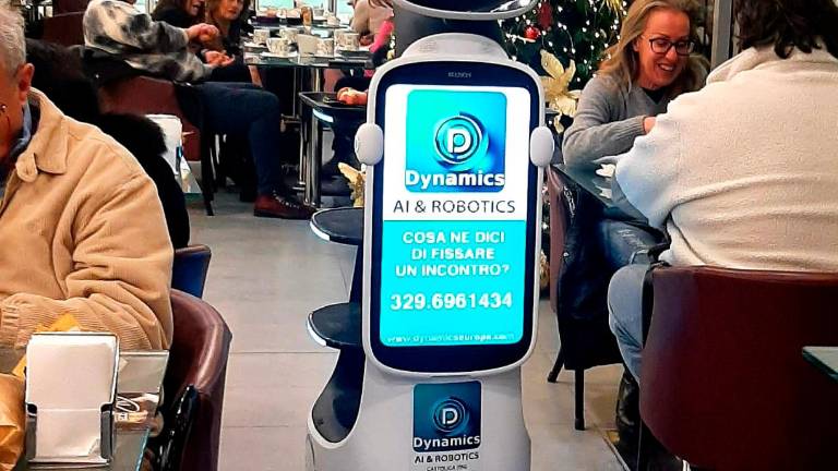 Il robot in azione fra i clienti