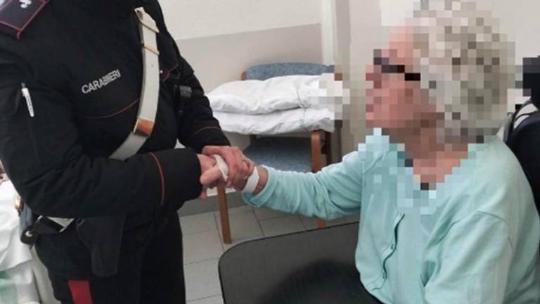 La visita dei carabinieri alla signora ricoverata in ospedale