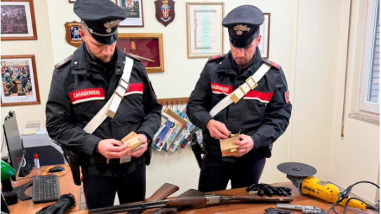 Parte della refurtiva recuperata dai carabinieri