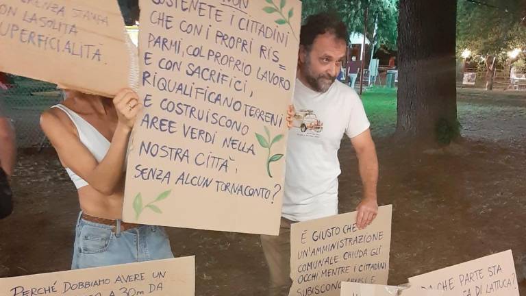 La protesta di ieri sera, alla Festa dell’Unità, contro il metanodotto