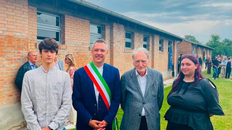 Da destra, Chiara Zamagna (Anpi Santarcangelo), Pier Gabriele Molari (figlio di Rino), Tiziano Corbelli e Carlo Molari, nipote di Pier Gabriele, assieme ieri a Fossoli