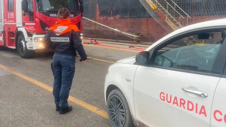 Porto di Ravenna, domato un incendio a bordo di una nave