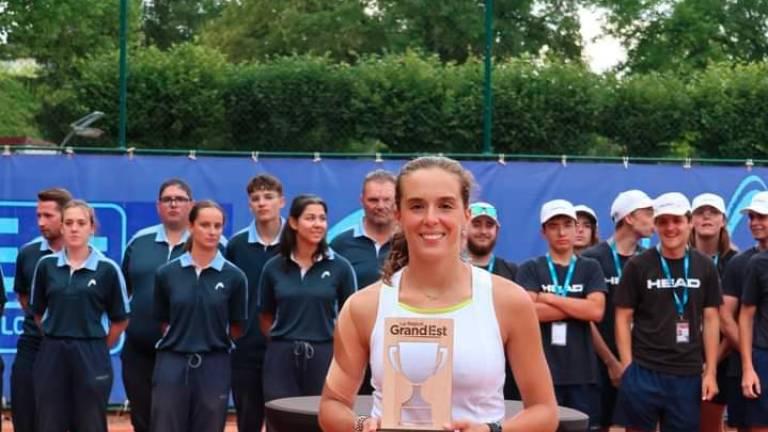 Lucia Bronzetti premiata dopo il successo a Contrexeville che le permette di tornare la numero 3 in Italia