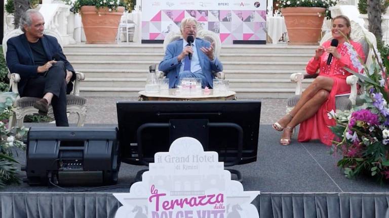 Il legame tra Giancarlo Giannini e Fellini, ricordi e aneddoti a Rimini. E Den Harrow fa ballare la Terrazza della Dolce Vita