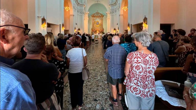 La chiesa affollata per il funerale