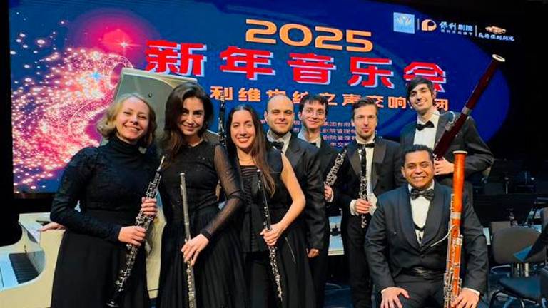 Il gruppo dei fiati dell’orchestra di Lugano in Cina: Pedrelli è il quinto da sinistra