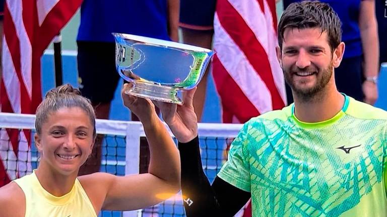 Sara Errani e Andrea Vavassori con il trofeo