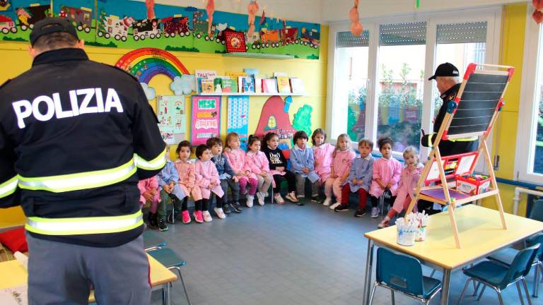 Cesena, la Polizia stradale alla scuola dell’Infanzia di San Giorgio spiega le principali regole della circolazione - Gallery