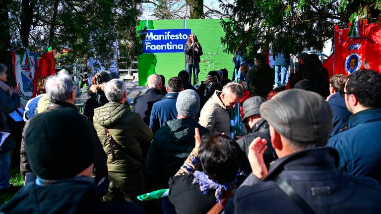 Ferrovie, protesta di massa e un manifesto per la linea Faentina GALLERY