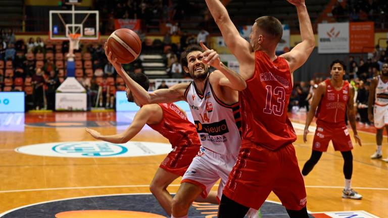 Dada Pascolo contro Candussi nel match di regular season giocato al PalaGalassi foto fabio blaco