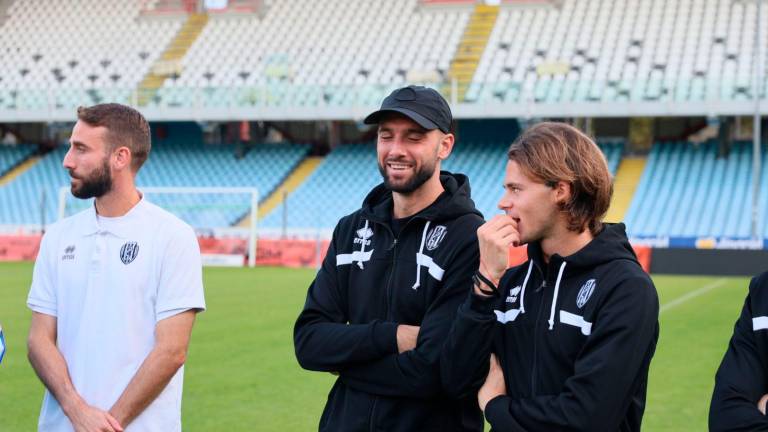 Marco Curto tra Matteo Pisseri e Simone Pieraccini ieri al Manuzzi per il progetto Calcio Integrato foto gianmaria zanotti