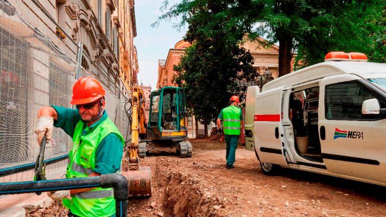 Lavori di Hera sulla rete idrica