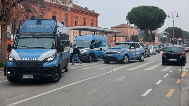 Iniziata dalla Stazione l’invasione dei tifosi del Bari per la partita contro il Cesena