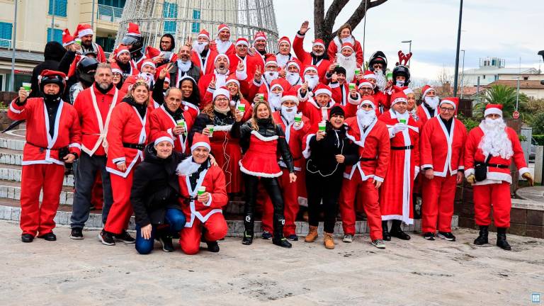 Misano, babbi natale in moto e c’è anche il vescovo in scooter GALLERY