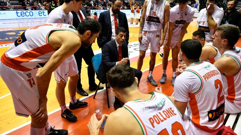 Il tecnico Antimo Martino durante un time-out (Blaco)