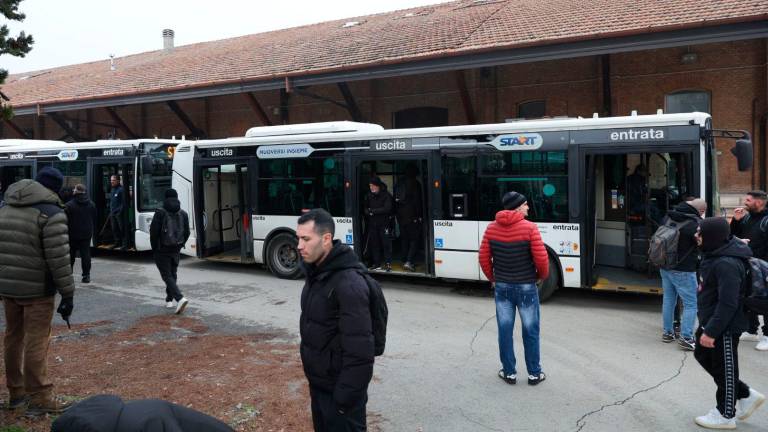 Iniziata dalla Stazione l’invasione dei tifosi del Bari per la partita contro il Cesena