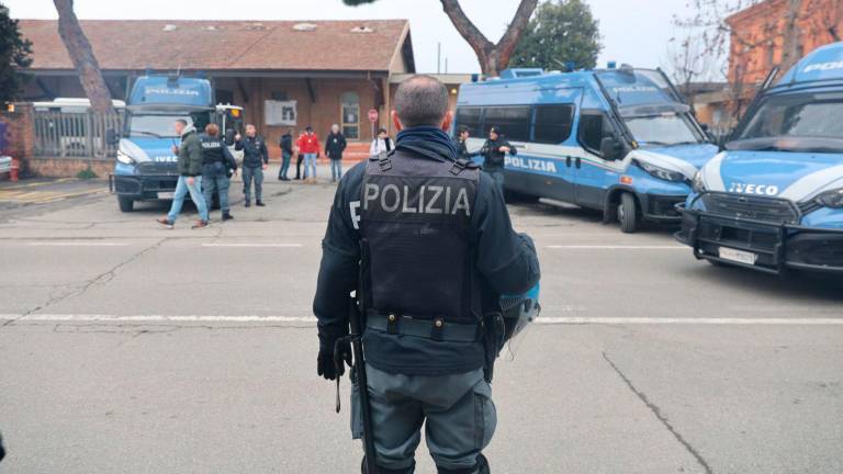 Iniziata dalla Stazione l’invasione dei tifosi del Bari per la partita contro il Cesena