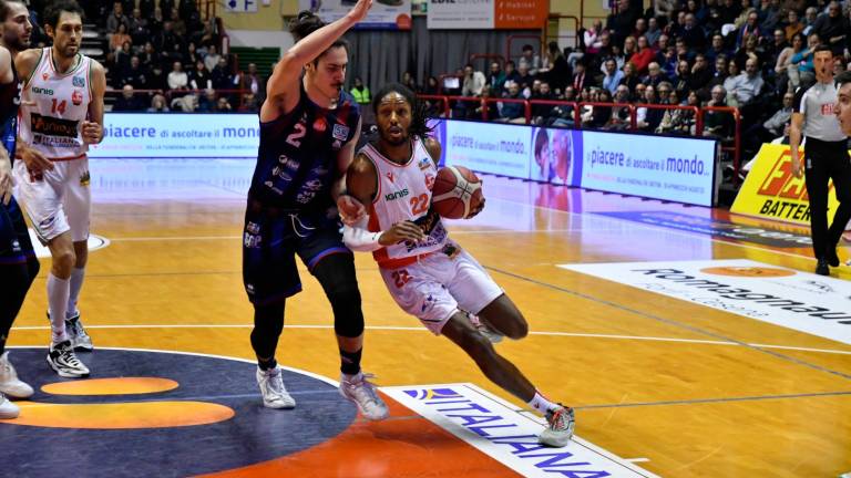 Demonte Harper, protagonista del convulso finale di gara (foto e video Blaco)