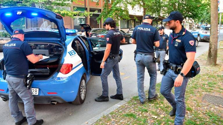 Ravenna, deve scontare oltre 5 anni di carcere per spaccio di droga: scoperto in zona darsena