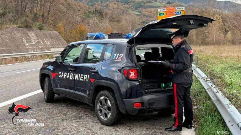 Cesena, un ragazzo vuole buttarsi dal cavalcavia della E45: salvato da due giovani Carabinieri a Borello