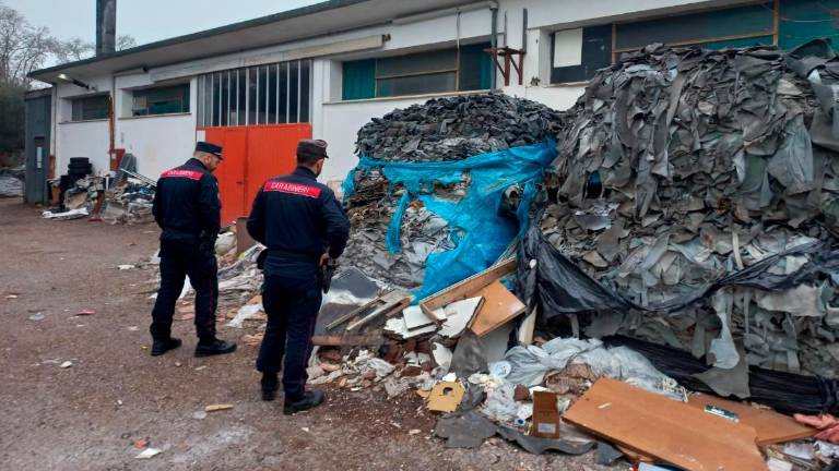 Rimini, maxi-discarica abusiva con 1.400 tonnellate di rifiuti: due denunce