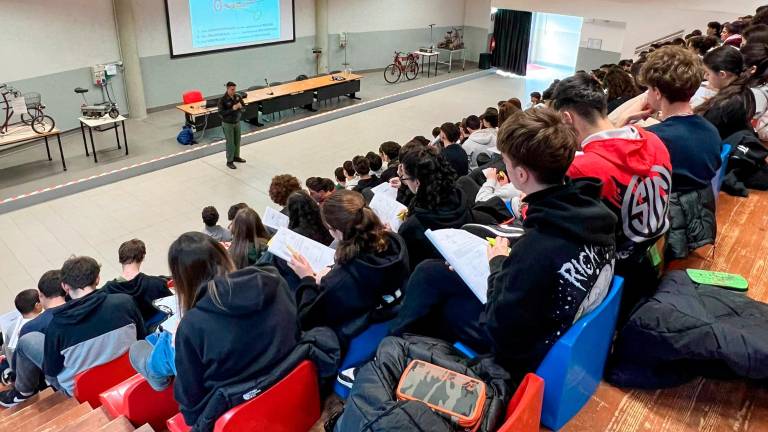 Imola, “Top gun” a scuola: corsi di aeronautica per 145 studenti delle superiori