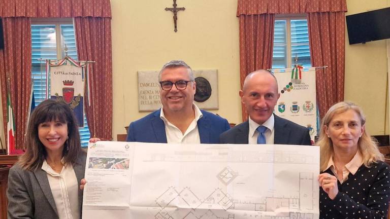 Da sinistra l’ingegnere capo dell’Unione della Romagna Faentina, Patrizia Barchi; Carlo Tampieri Ceo Tampieri Group, Pio Serritelli, Ad Coop. In Cammino e Nives Baldoni, presidente Anffas