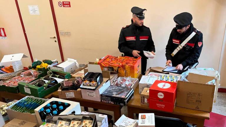 Massa Lombarda, beccato col bagagliaio stracolmo di generi alimentari rubati a Castel San Pietro