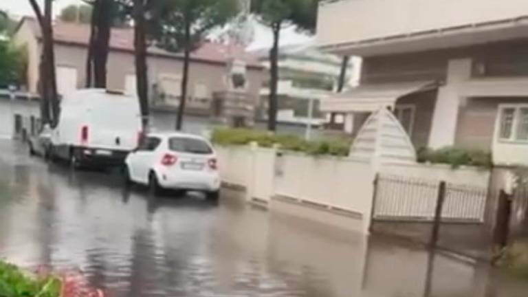 Cervia, allagate varie strade della costa, in particolare a Pinarella