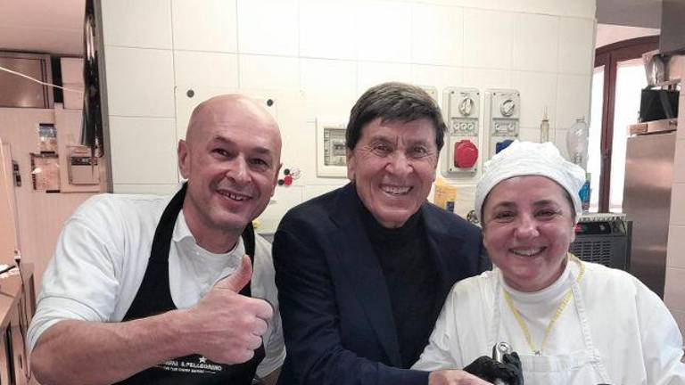 Gianni Morandi nel borgo e nella cucina del ristorante